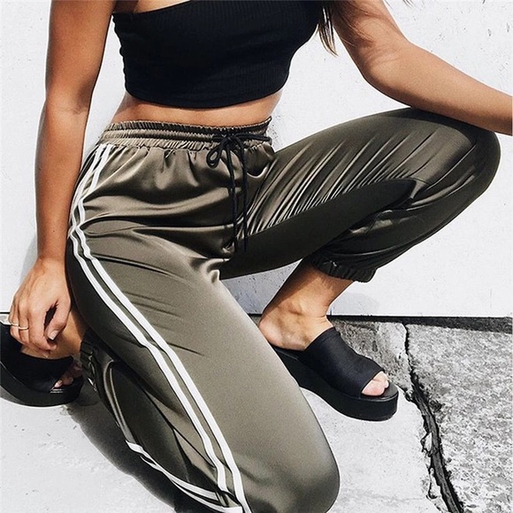 samunsboutique Pants - NWT Olive Green Skinny Fitting Trousers